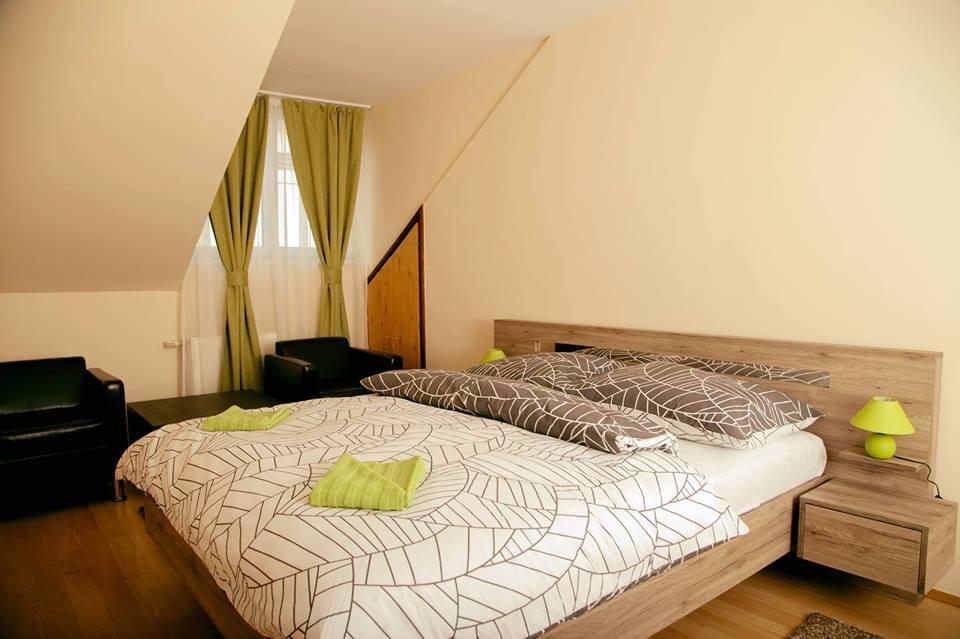 Bartók Tér Panzió Bed and Breakfast Eger Exterior foto