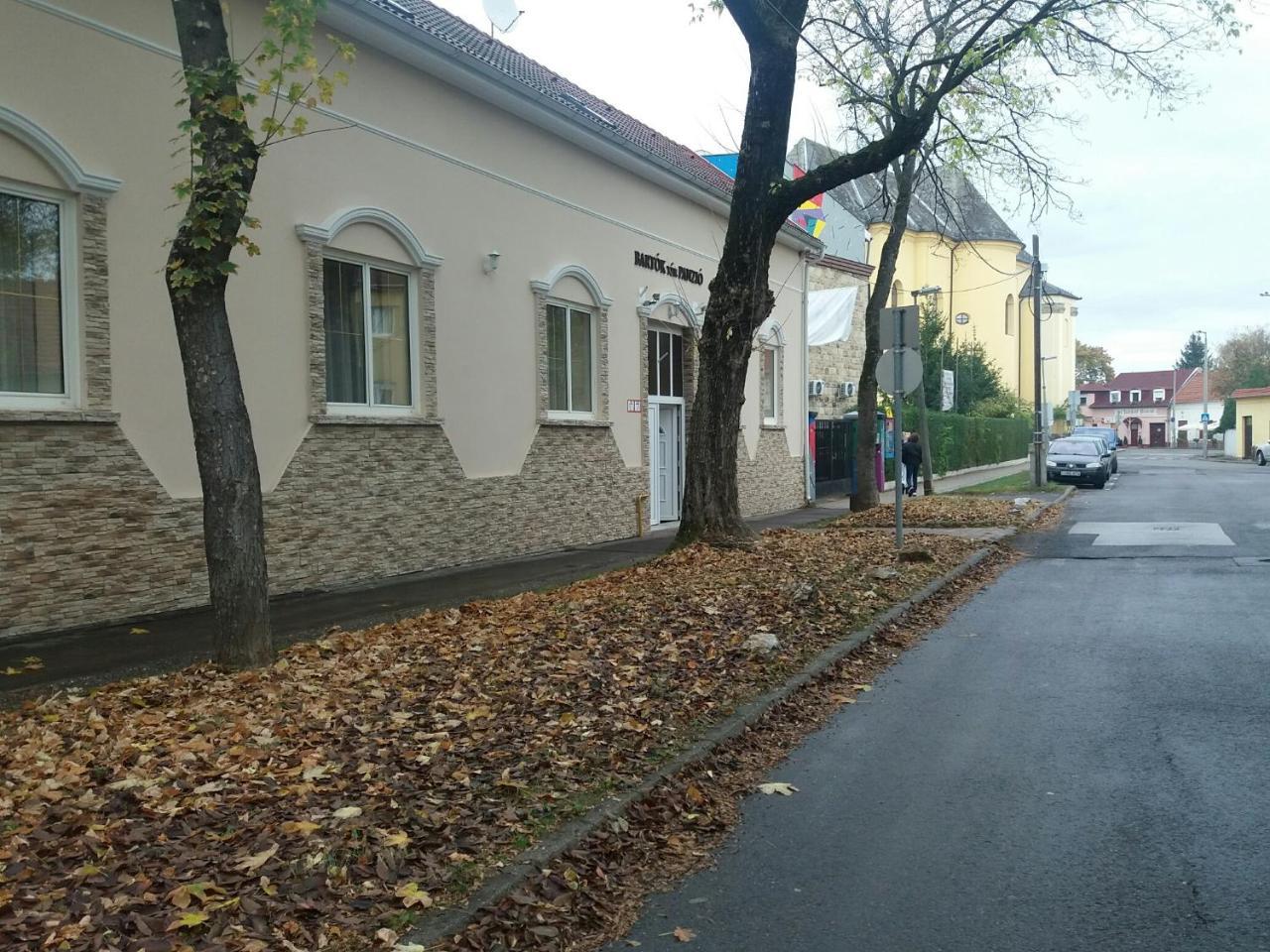 Bartók Tér Panzió Bed and Breakfast Eger Exterior foto